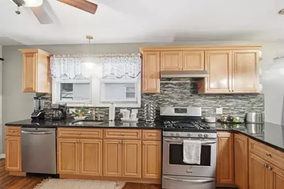 70 Norman St, Springfield, MA 01104 - Photo 6