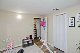 93 Pendleton Ave, Springfield, MA 01109 - Photo 18