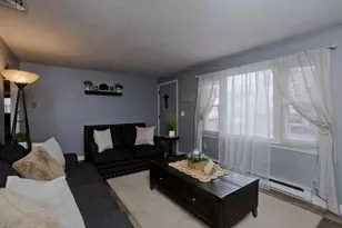 93 Pendleton Ave, Springfield, MA 01109 - Photo 10