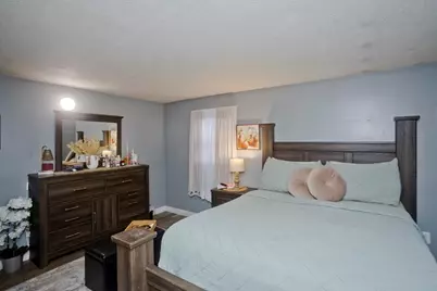 93 Pendleton Ave, Springfield, MA 01109 - Photo 14