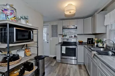 93 Pendleton Ave, Springfield, MA 01109 - Photo 24