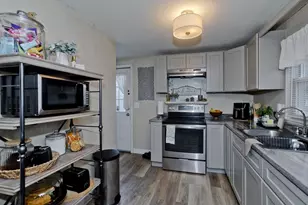 93 Pendleton Ave, Springfield, MA 01109 - Photo 24