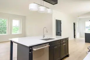 21 Tanglewood Rd, Boston, MA 02124 - Photo 10