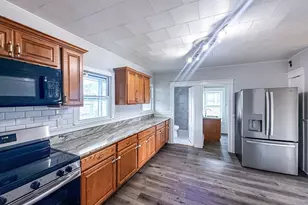 18 Ellsworth St, Worcester, MA 01610 - Photo 2