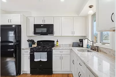 21 Heritage Cir, Falmouth, MA 02536 - Photo 4