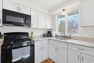 21 Heritage Cir, Falmouth, MA 02536 - Photo 2