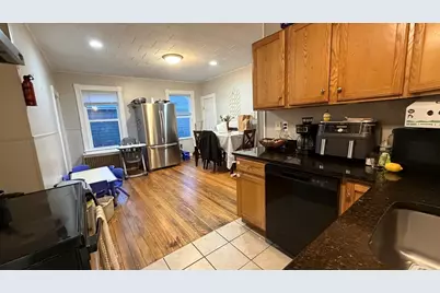 70 Vale St, Worcester, MA 01604 - Photo 8
