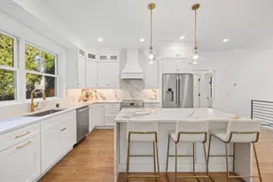 31 Houghton St, Somerville, MA 02143 - Photo 2