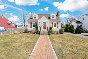 18 Circle Dr, Framingham, MA 01702 - Photo 2