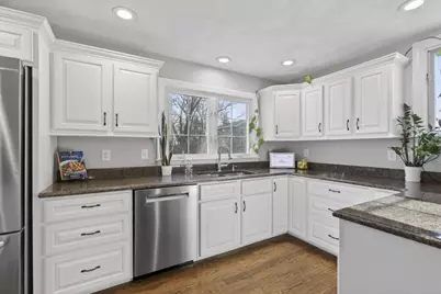 21 Huntington Ave, Methuen, MA 01844 - Photo 4