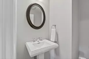 21 Huntington Ave, Methuen, MA 01844 - Photo 16