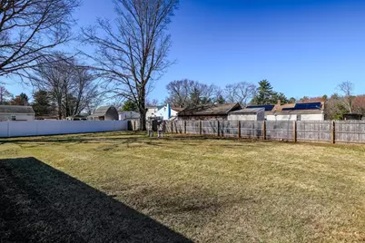 46 Lakevilla Ave, Springfield, MA 01109 - Photo 24