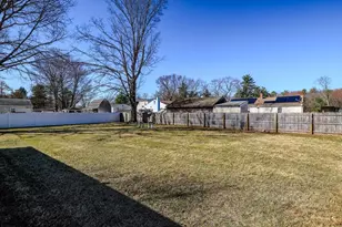 46 Lakevilla Ave, Springfield, MA 01109 - Photo 24