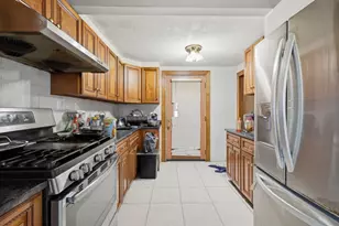 8 Lowell St, Worcester, MA 01603 - Photo 6