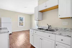 748 Grattan St, Chicopee, MA 01013 - Photo 8