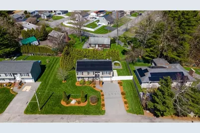 35 Avery St, New Bedford, MA 02745 - Photo 4