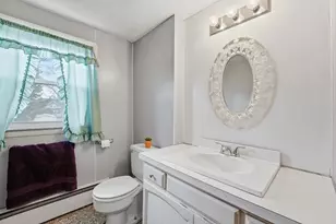 111 Woodlawn St, Chicopee, MA 01020 - Photo 30