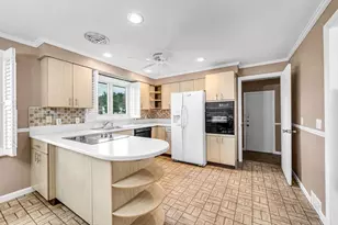 37 Bemis Rd, Holyoke, MA 01040 - Photo 10