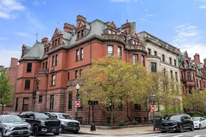 17 Gloucester St #5, Boston, MA 02115 - Photo 1