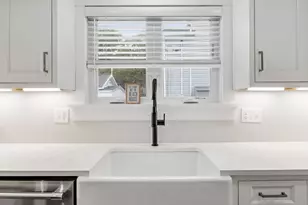 24 Cove St, Wareham, MA 02558 - Photo 4