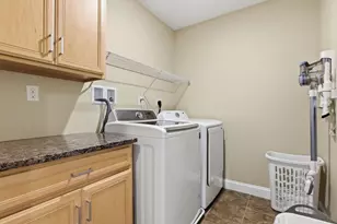 36 Pleasant St, Stoneham, MA 02180 - Photo 18