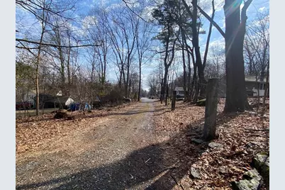 8 Sullivan Place, Millbury, MA 01527 - Photo 2