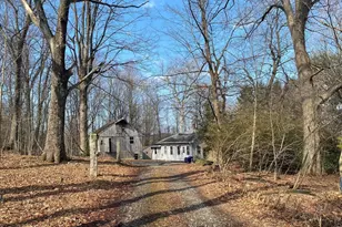 8 Sullivan Pl, Millbury, MA 01527 - Photo 1