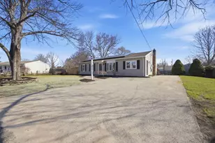 534 Hogg Memorial Dr, Whitman, MA 02382 - Photo 2