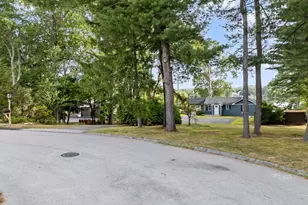 95 Pineland Ave, Worcester, MA 01604 - Photo 22