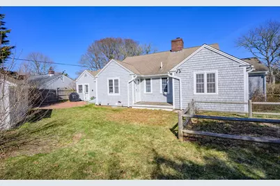 129 Park Ave, Barnstable, MA 02632 - Photo 2