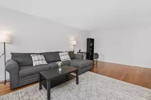 131 Sewall Ave, Brookline, MA 02446 - Photo 8