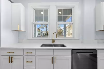 303 Maple St, New Bedford, MA 02740 - Photo 6