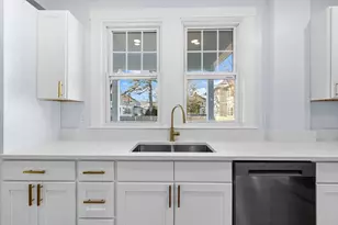 303 Maple St, New Bedford, MA 02740 - Photo 6