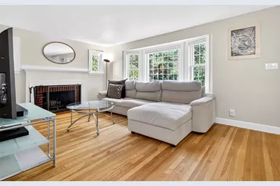 37 Pine St, Bedford, MA 01730 - Photo 4