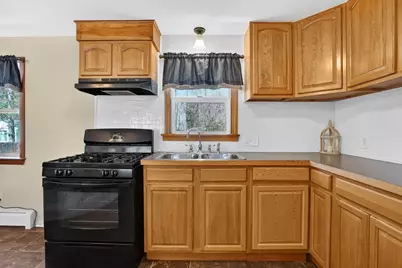 70 Quentin Rd, Springfield, MA 01129 - Photo 2