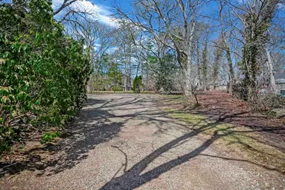 15 Chapman La, Edgartown, MA 02539 - Photo 2