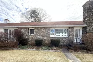 33 Slater St, Webster, MA 01570 - Photo 2