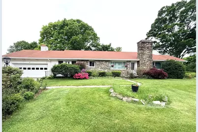 33 Slater St, Webster, MA 01570 - Photo 2