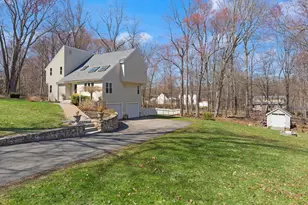 5 Susan Dr, Hopkinton, MA 01748 - Photo 2