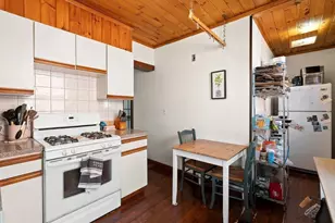 35 Eustis St, Cambridge, MA 02140 - Photo 10