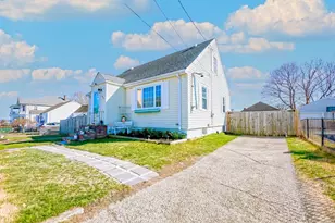 103 Chicago St, Fall River, MA 02721 - Photo 2