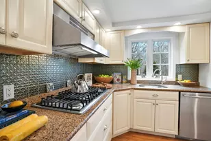 26 Sea Glen Rd, Oak Bluffs, MA 02557 - Photo 10