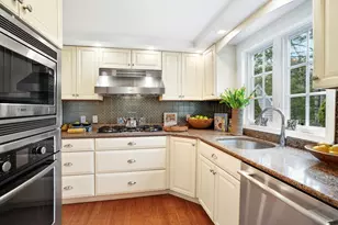 26 Sea Glen Rd, Oak Bluffs, MA 02557 - Photo 12