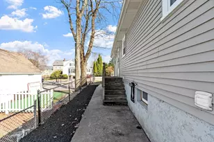 28 Hibiscus Ave, Waltham, MA 02451 - Photo 32