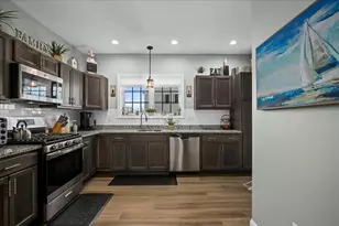 8 Tea Party Dr, Uxbridge, MA 01569 - Photo 4