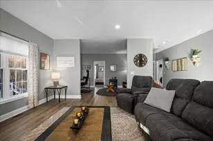 8 Tea Party Dr, Uxbridge, MA 01569 - Photo 12