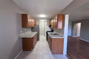 68 Shrewsbury Green Dr, Shrewsbury, MA 01545 - Photo 2