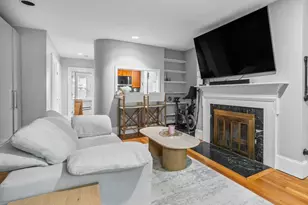 19 Greenwich Pk, Boston, MA 02118 - Photo 2
