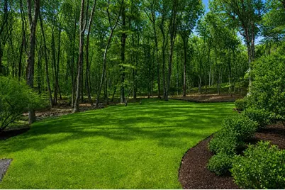172 Country Drive, Weston, MA 02493 - Photo 2