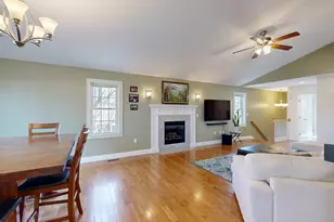 23 Upton St, Millbury, MA 01527 - Photo 6